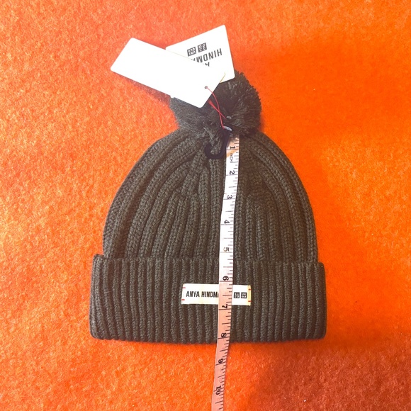 Anya Hindmarch Uniqlo olive touch of wool heattech pompom beanie hat NWT - Picture 8 of 8